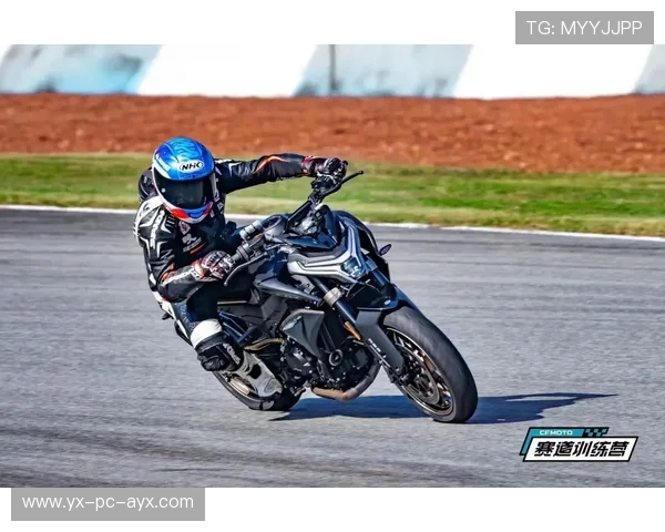 MotoGP车手在湿地条件训练中保持稳定节奏